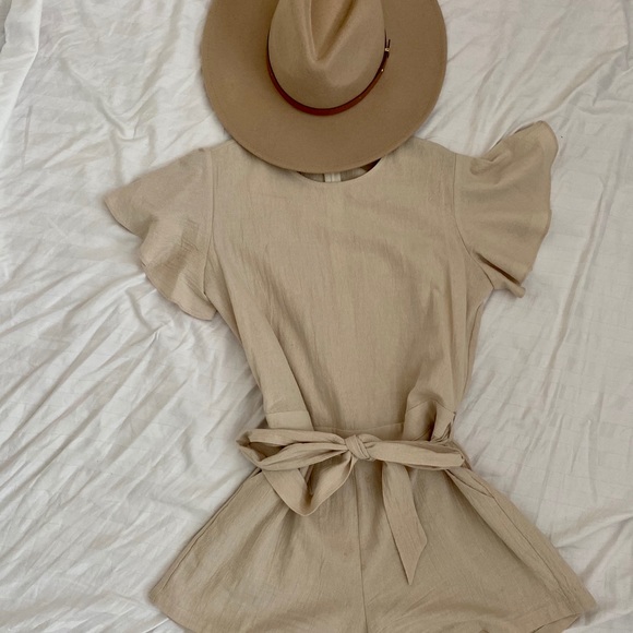 Linen Ruffle Sleeve Romper - Picture 2 of 2